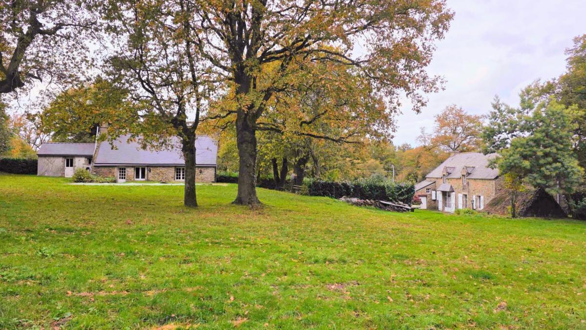 Family Home Campaign with Pool and Outbuilding