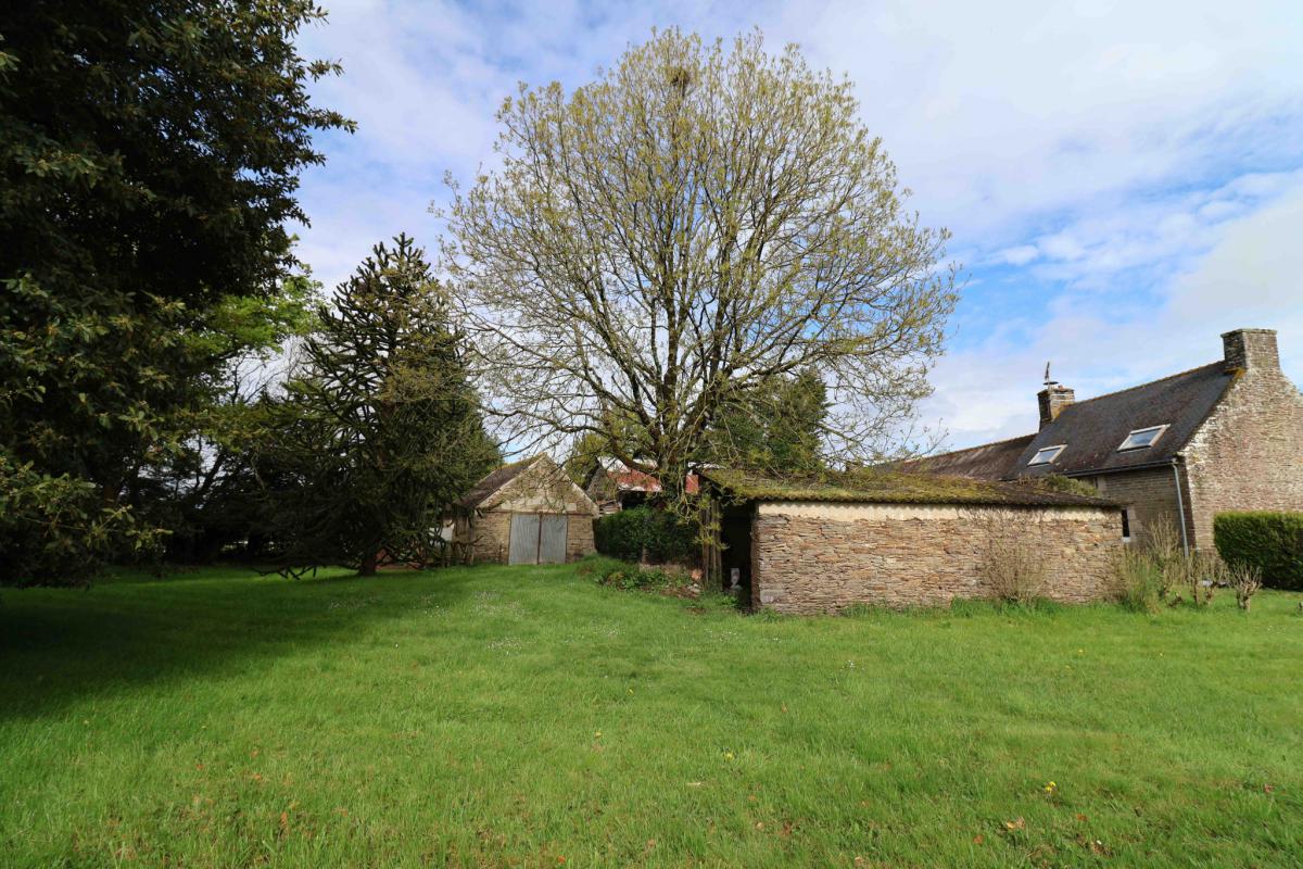 Campagne longère et dépendances possible gîte 