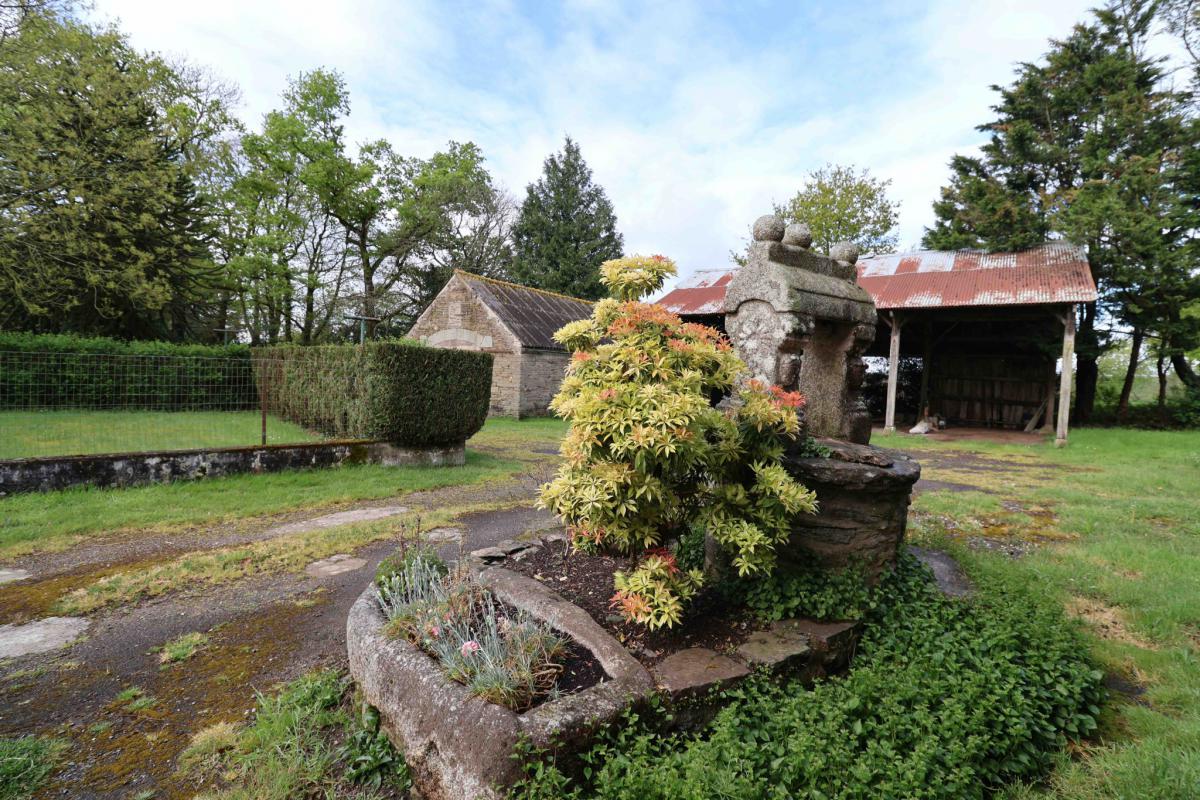 Campagne longère et dépendances possible gîte 