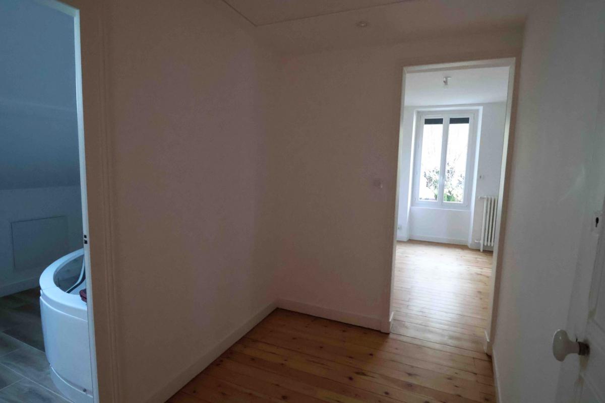 Town center Canclaux, renovated 1930s house with 5 bedrooms, gar