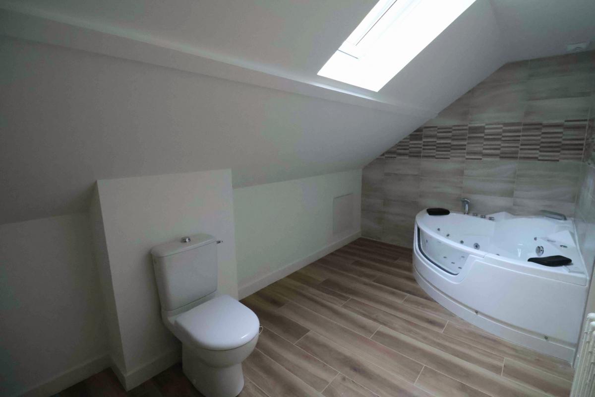 Town center Canclaux, renovated 1930s house with 5 bedrooms, gar