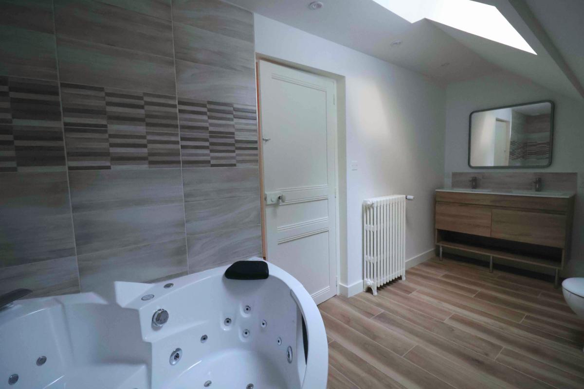 Town center Canclaux, renovated 1930s house with 5 bedrooms, gar