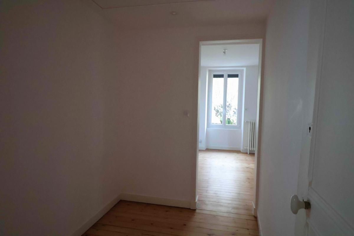 Town center Canclaux, renovated 1930s house with 5 bedrooms, gar