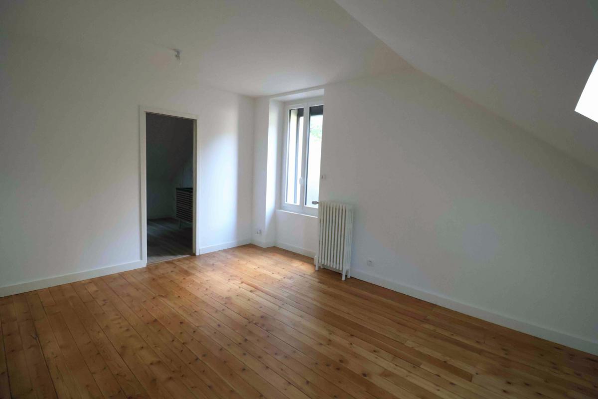 Town center Canclaux, renovated 1930s house with 5 bedrooms, gar