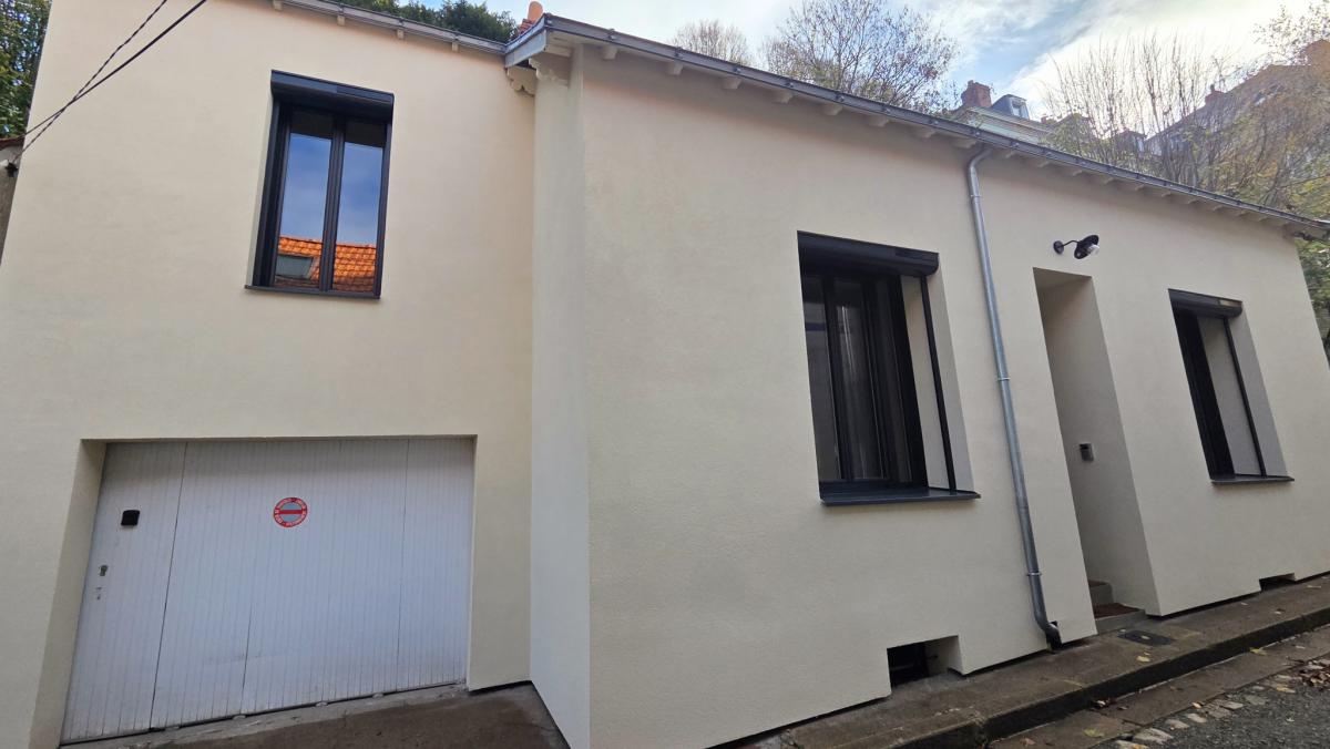 Town center Canclaux, renovated 1930s house with 5 bedrooms, gar