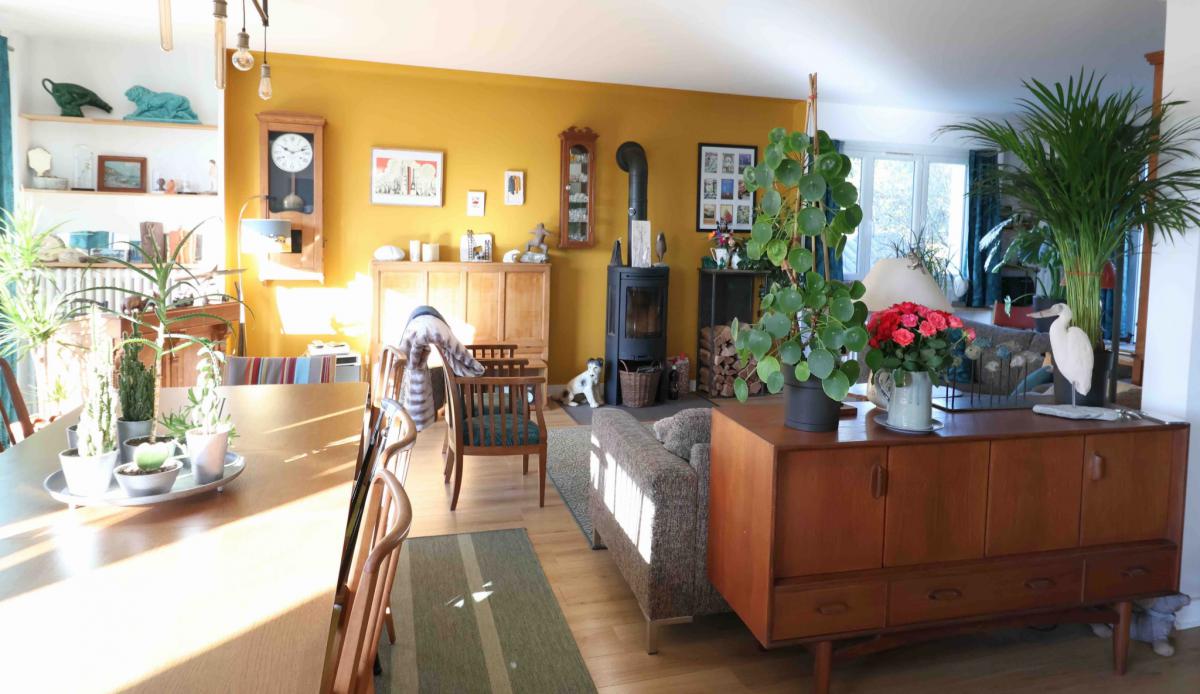 Renovated 4-bedroom house with garden, garage, and outbuildings