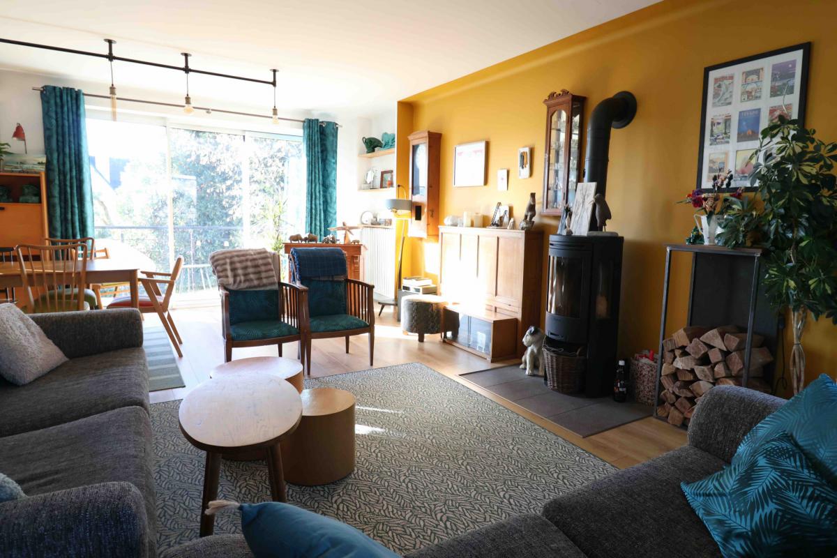 Renovated 4-bedroom house with garden, garage, and outbuildings