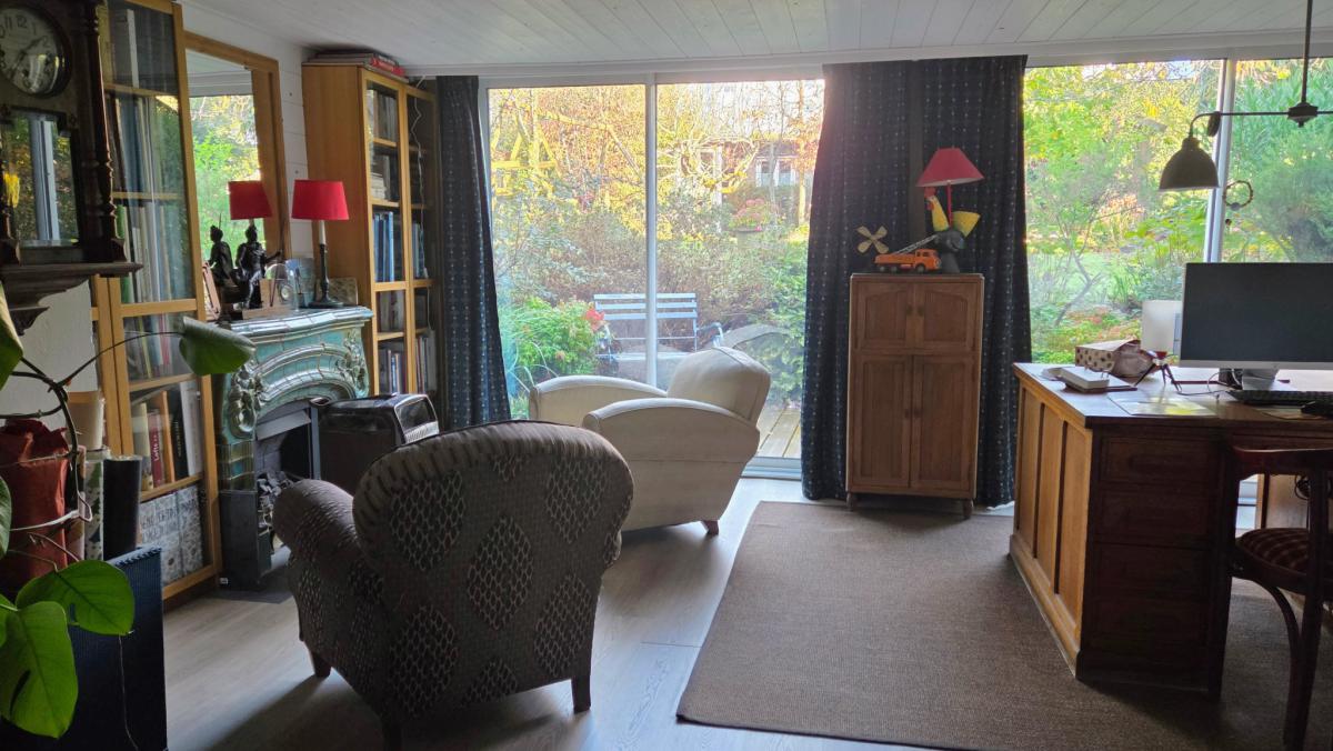 Renovated 4-bedroom house with garden, garage, and outbuildings