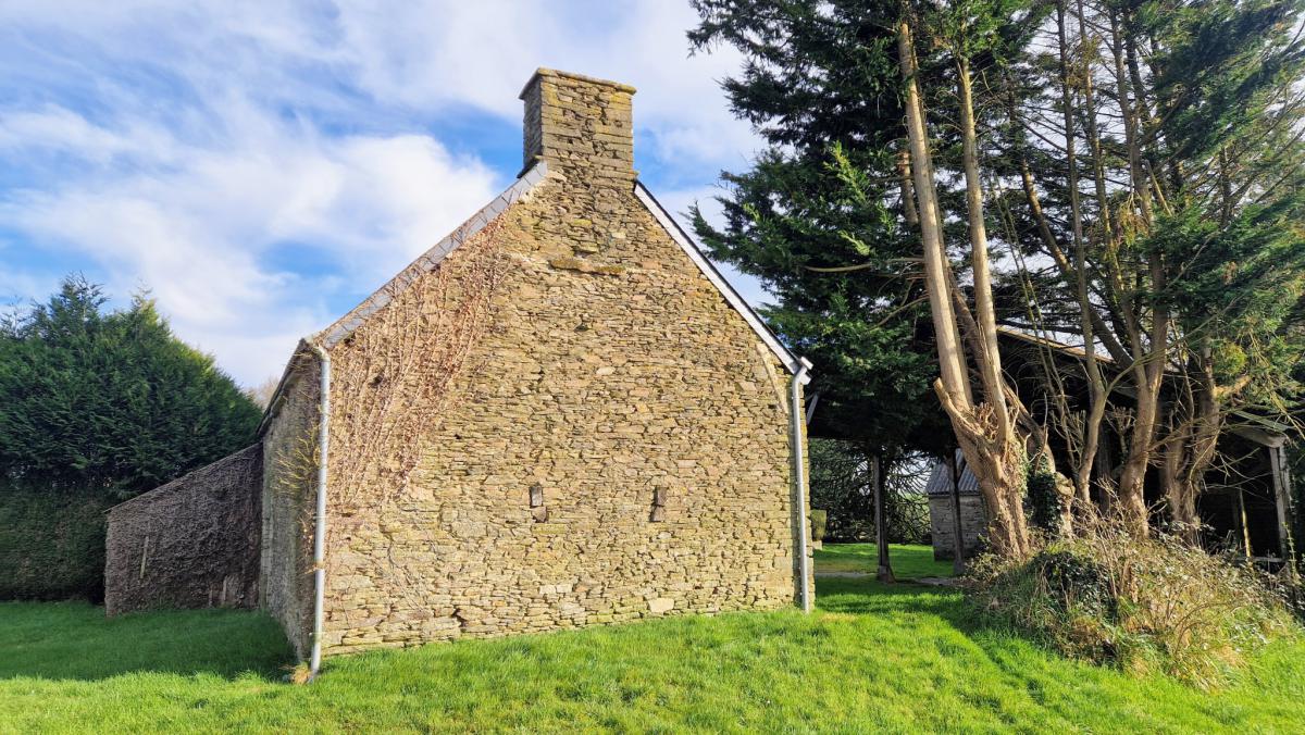 Campagne longère et dépendances possible gîte 