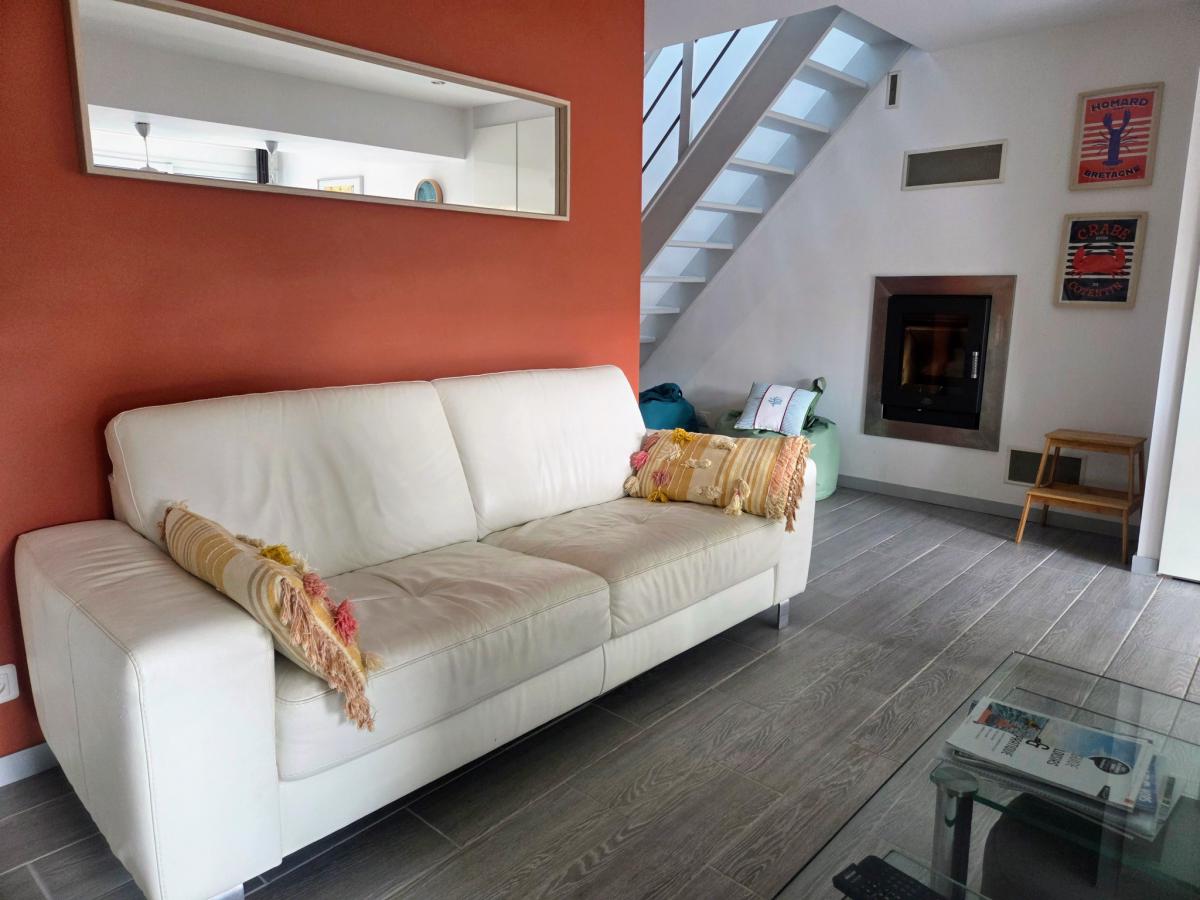 Plage à pied maison rénovée et ses deux terrasses 