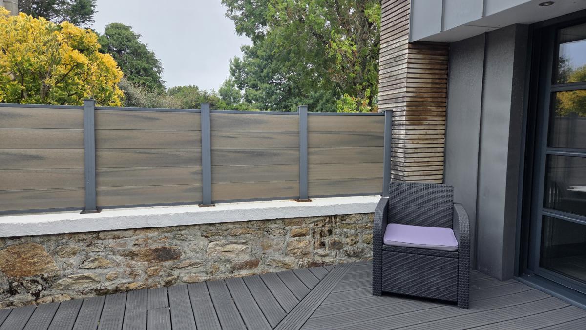 Plage à pied maison rénovée et ses deux terrasses 