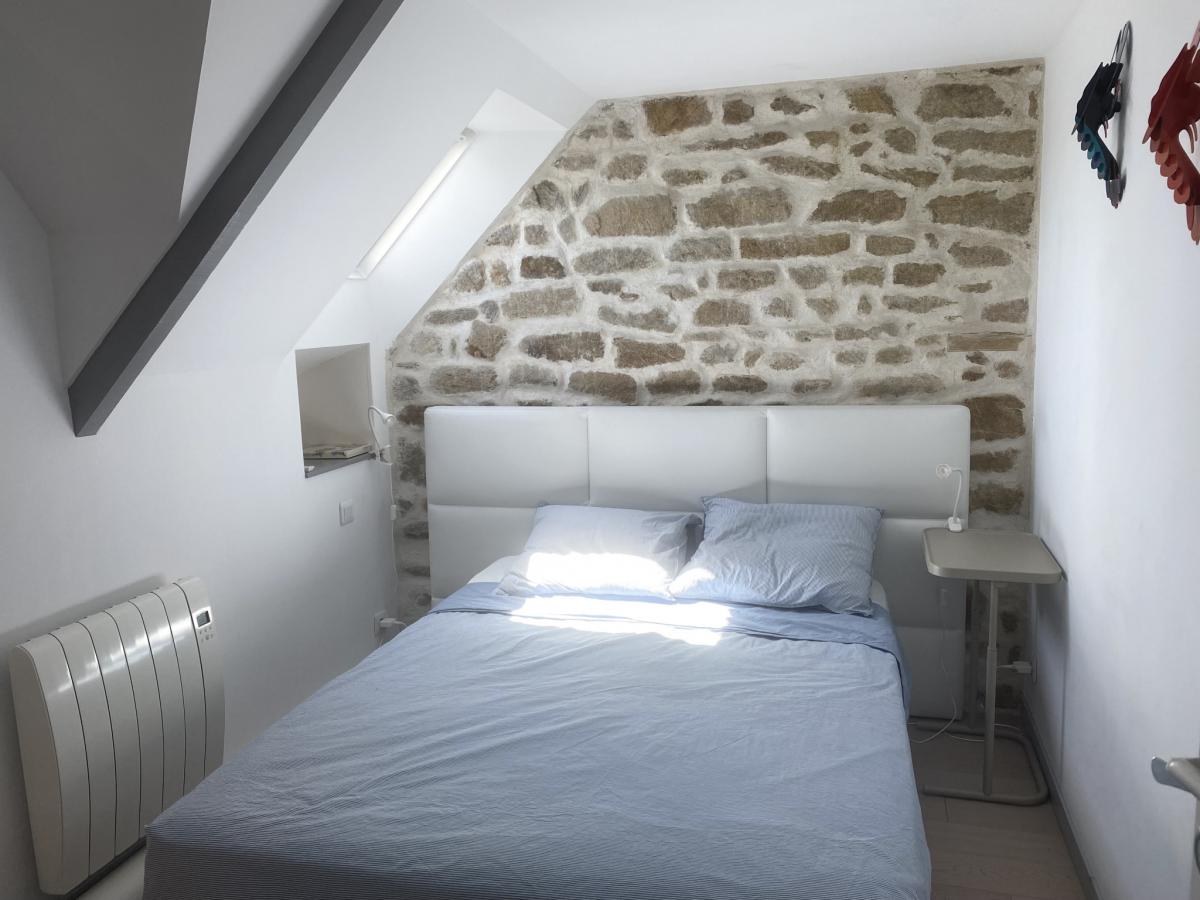 Plage à pied maison rénovée et ses deux terrasses 