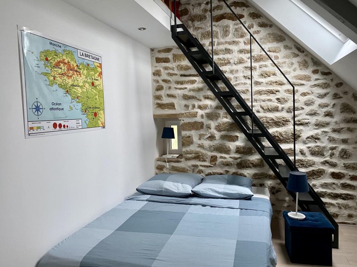 Plage à pied maison rénovée et ses deux terrasses 