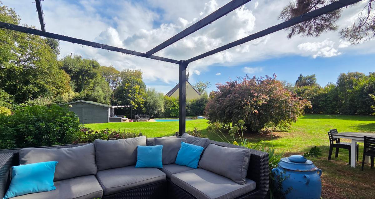 Countryside stone house and swimming pool 