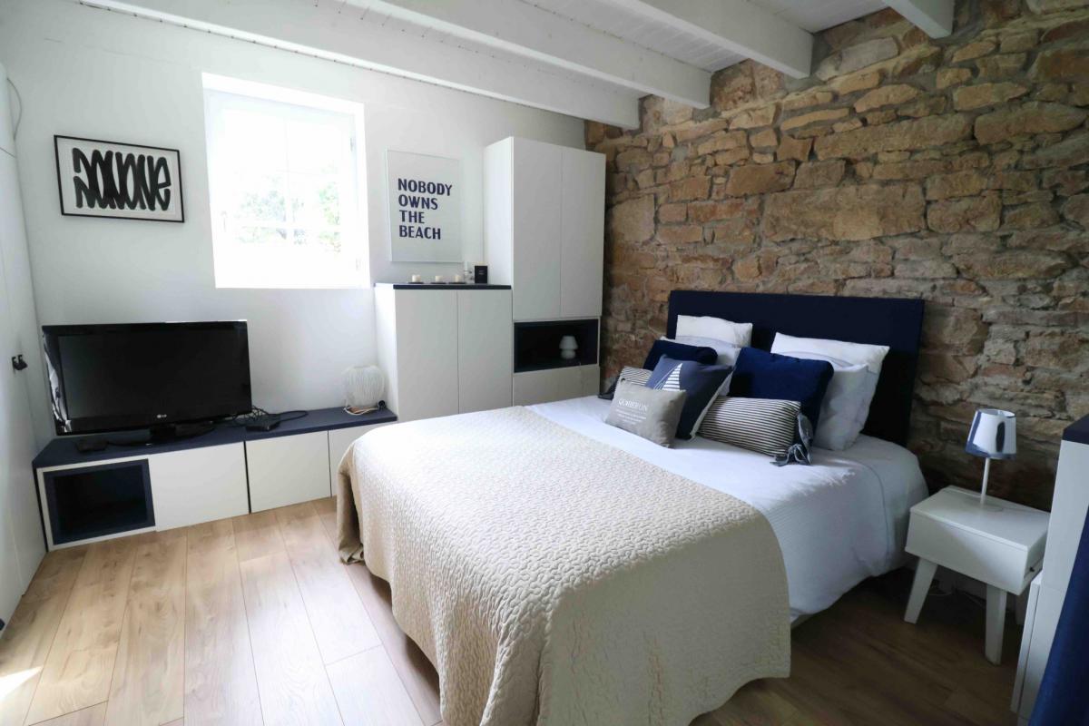 Countryside stone house and swimming pool 