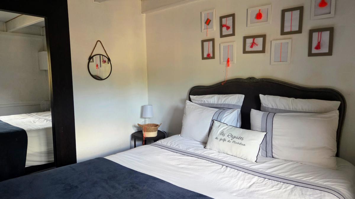 Countryside stone house and swimming pool 