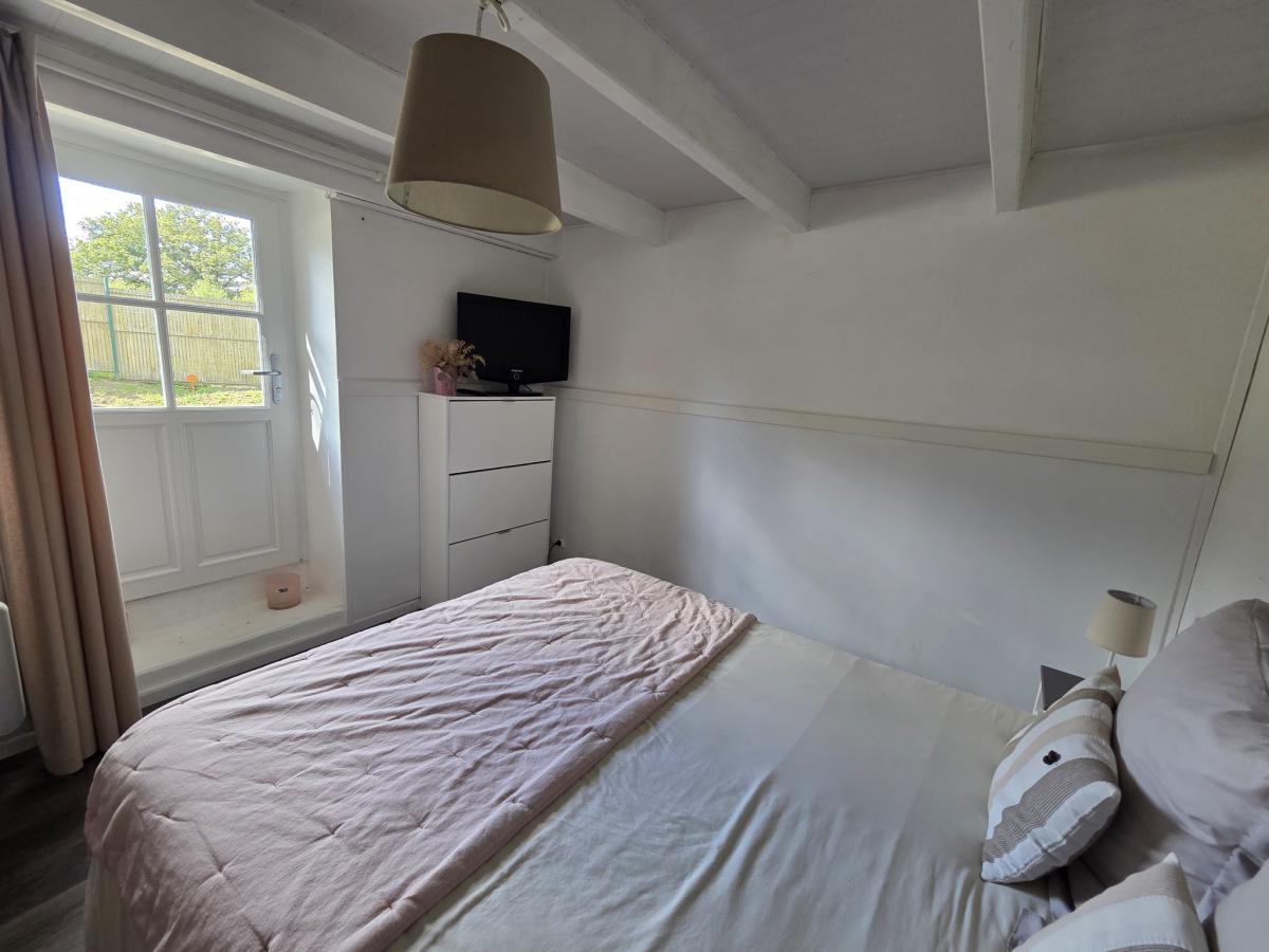 Countryside stone house and swimming pool 