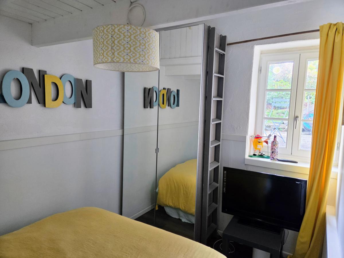 Countryside stone house and swimming pool 