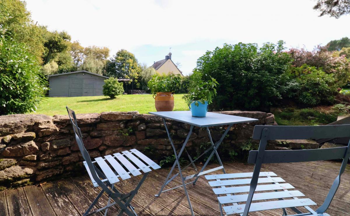 Countryside stone house and swimming pool 