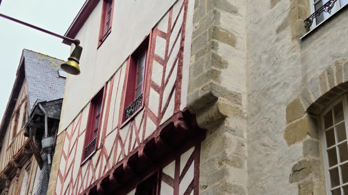 Centre-ville historique appartement ancien 2 ch 