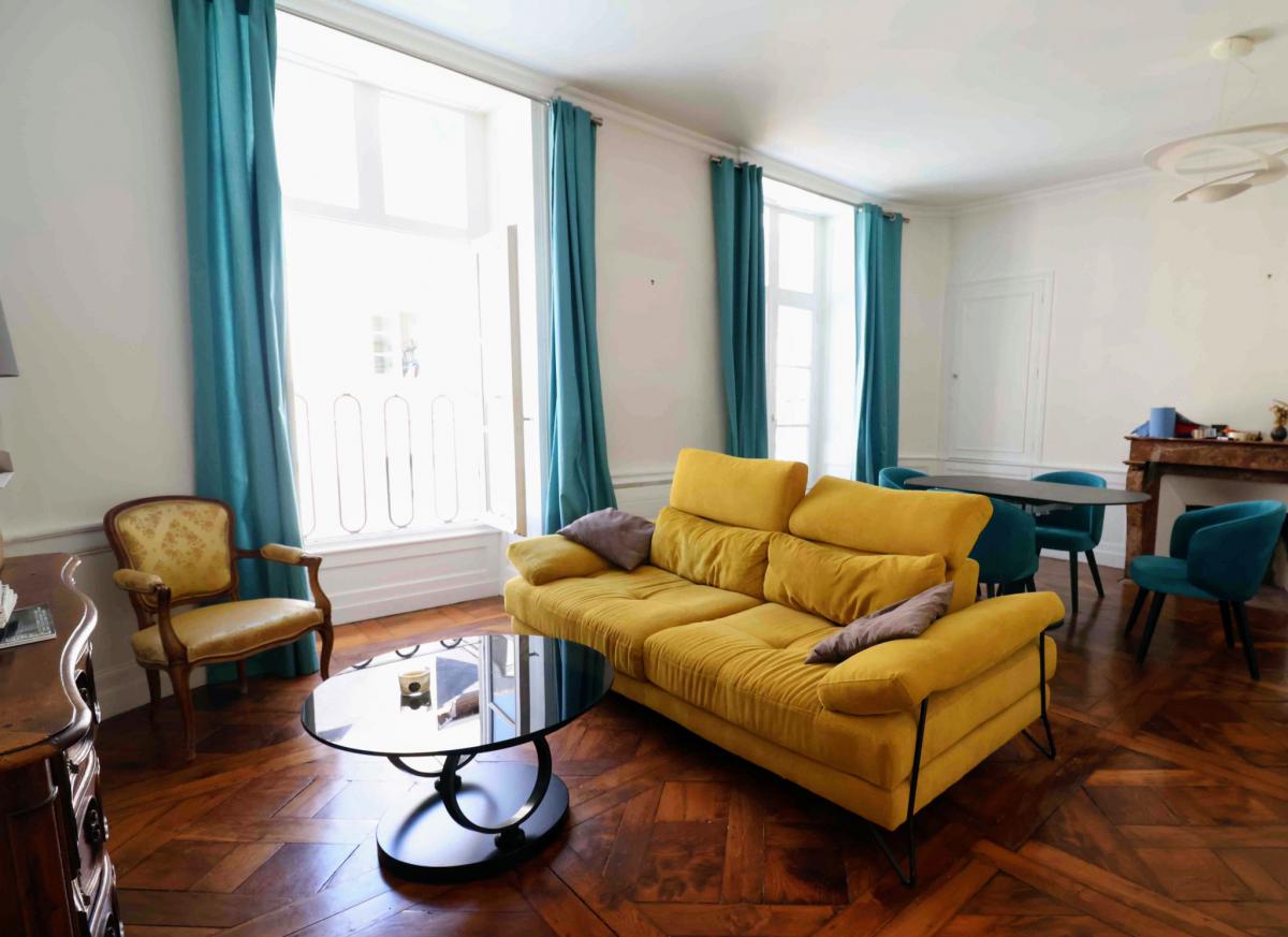 Vue dégagée appartement ancien rénové 3 ch + cave