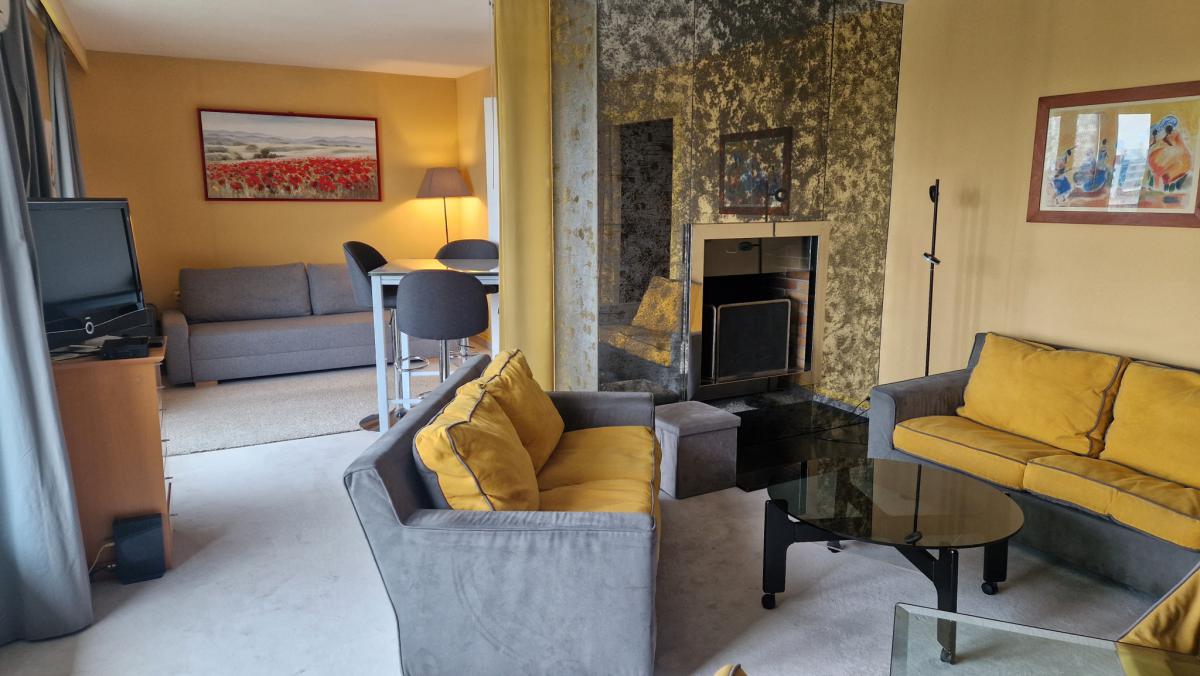 Apartment with balcony and terrace overlooking the Loire River +