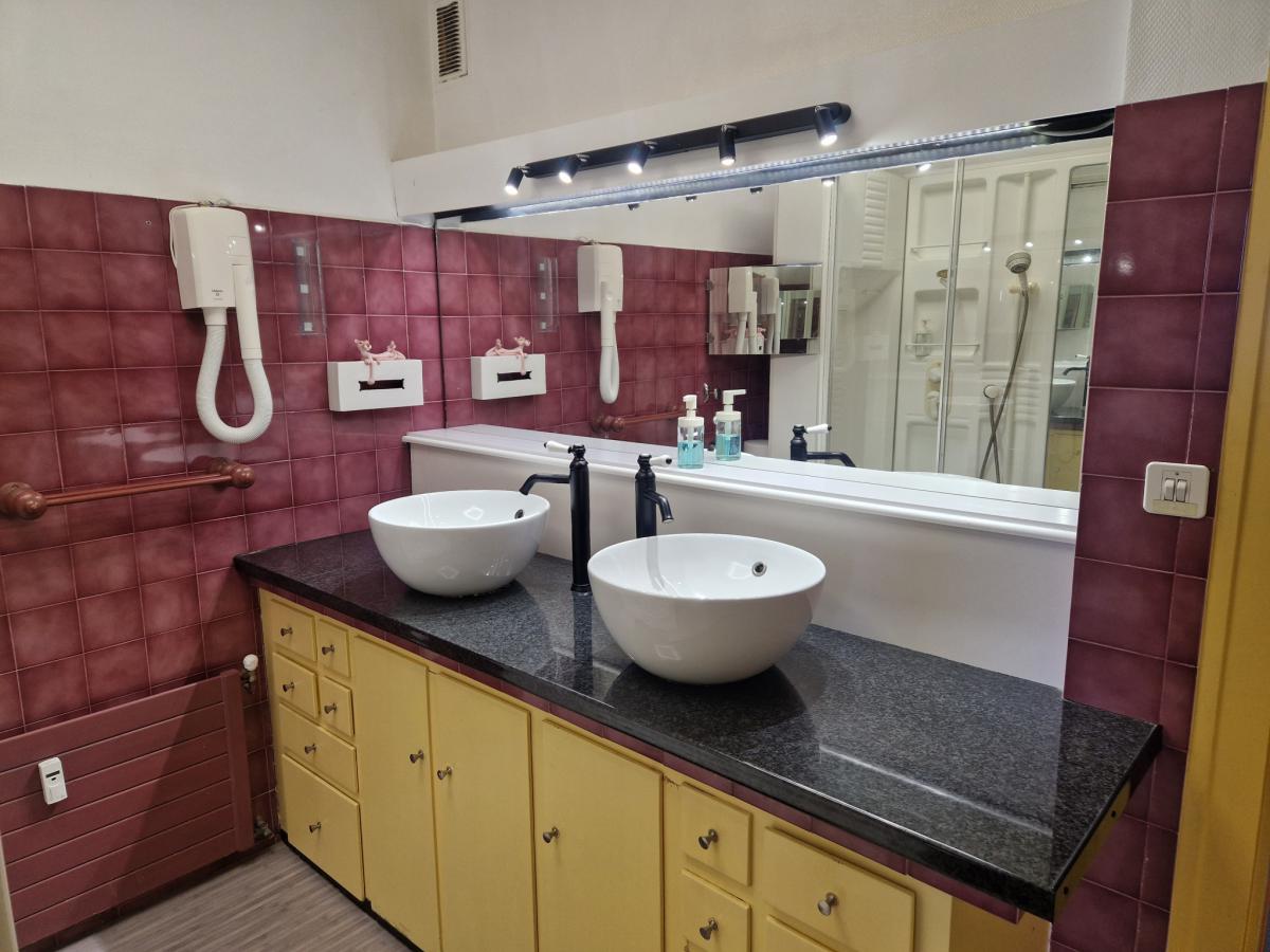 Apartment with balcony and terrace overlooking the Loire River +