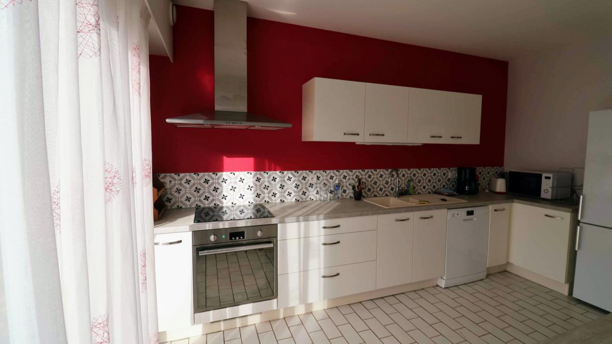 Madeleine house with 6 bedrooms + office, garden, terrace, cella