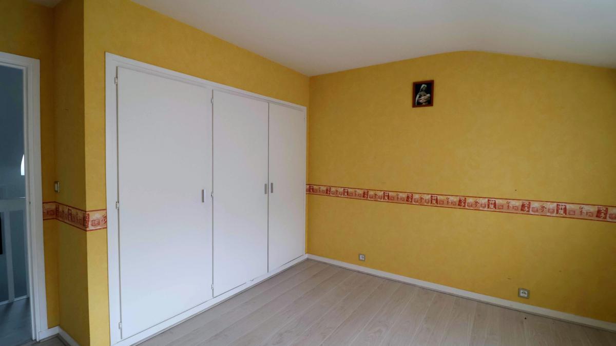 Madeleine house with 6 bedrooms + office, garden, terrace, cella