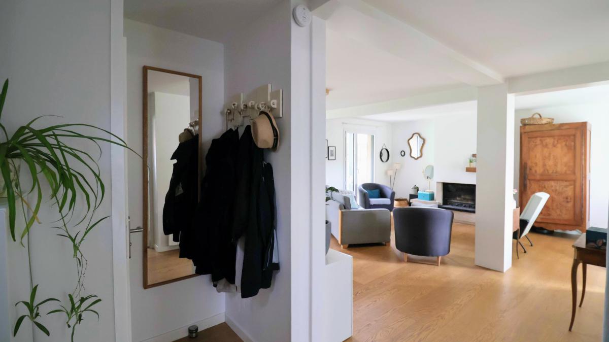 Close to schools, 5-bedroom house with terrace and garden, garag