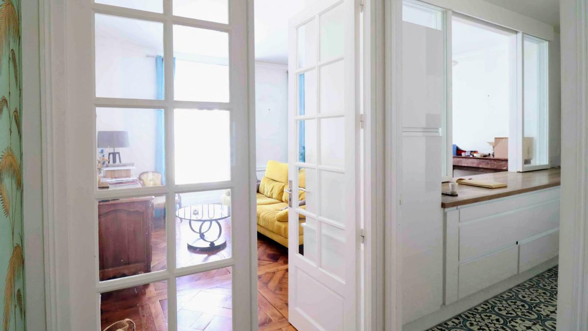 Vue dégagée 3e étage appartement ancien rénové 3 ch + cave