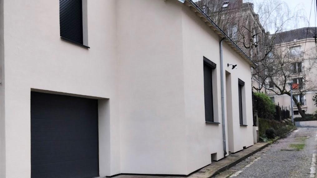 Town center Canclaux, renovated 1930s house with 5 bedrooms, gar