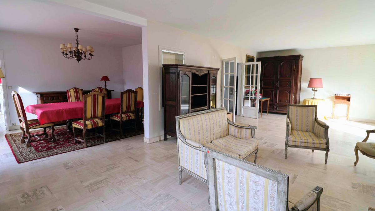 La Madeleine house with 7 bedrooms, garden and garage 