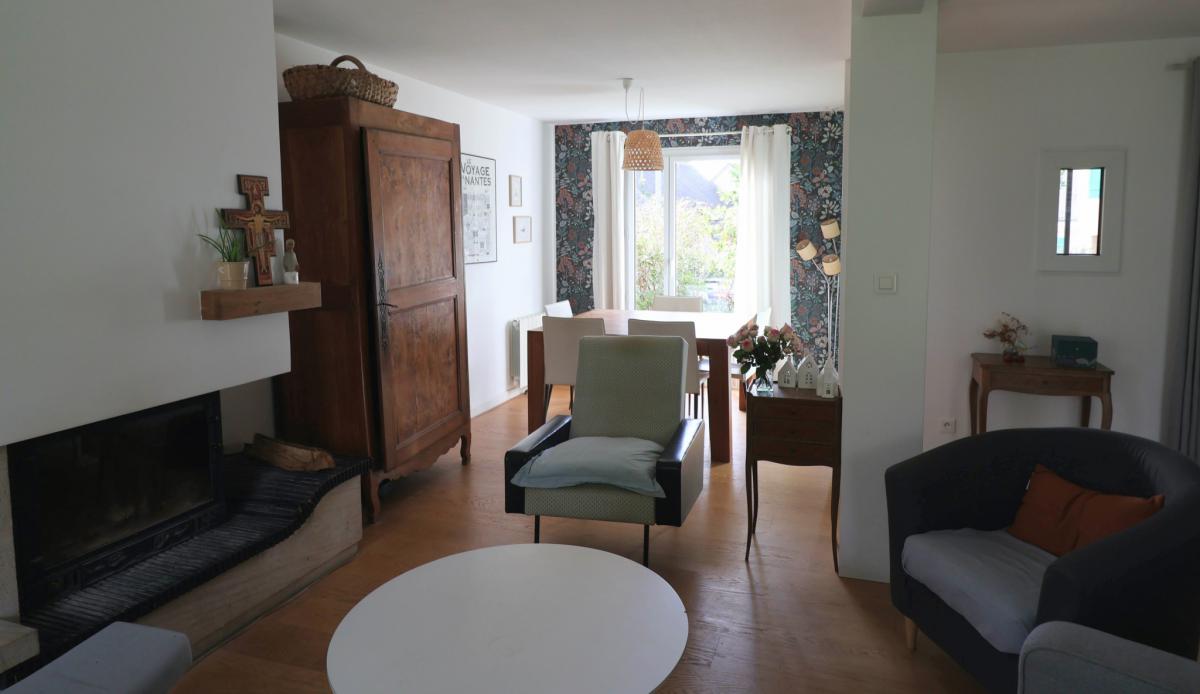 Close to schools, 5-bedroom house with terrace and garden, garag