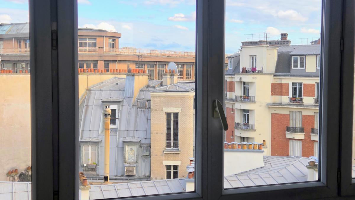 Exclusive commercial property: apartment, cellar + parking 