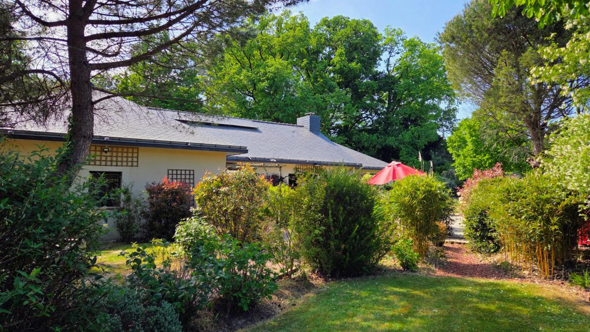 Propriété contemporaine 4 ch et parc arboré