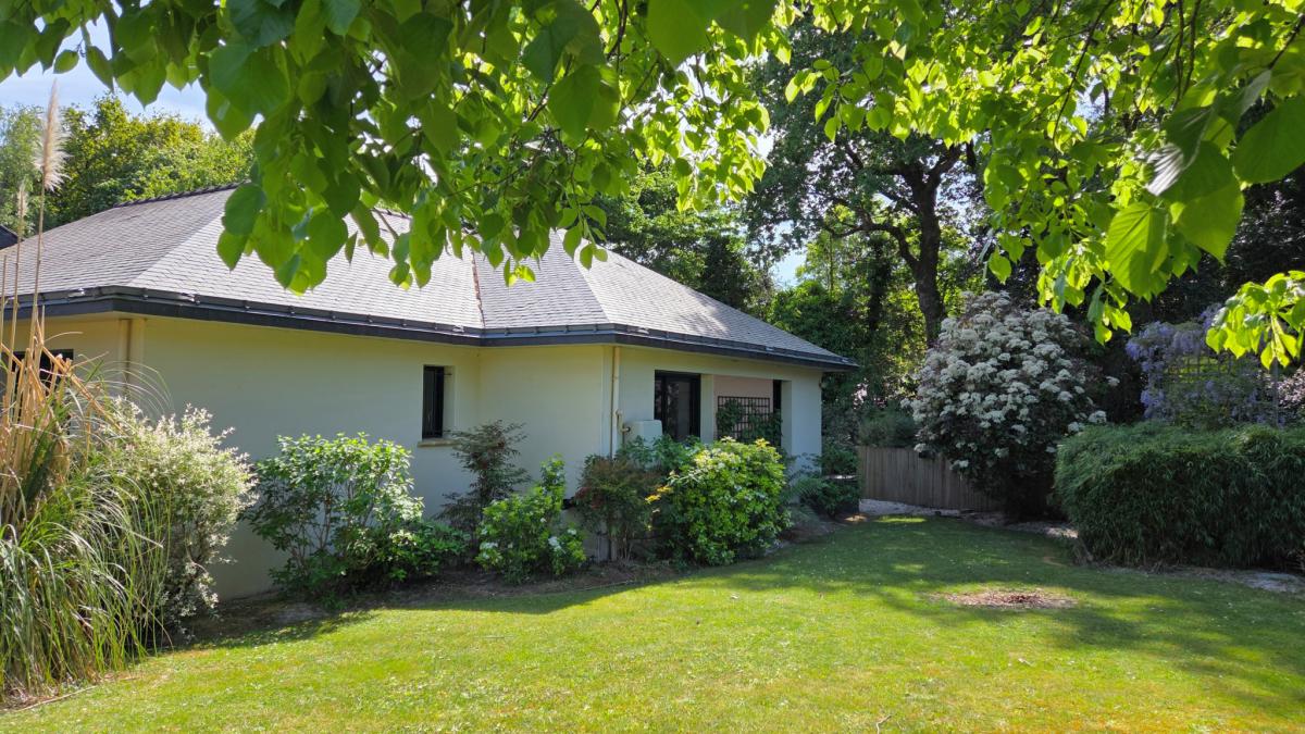 Propriété contemporaine 4 ch et parc arboré