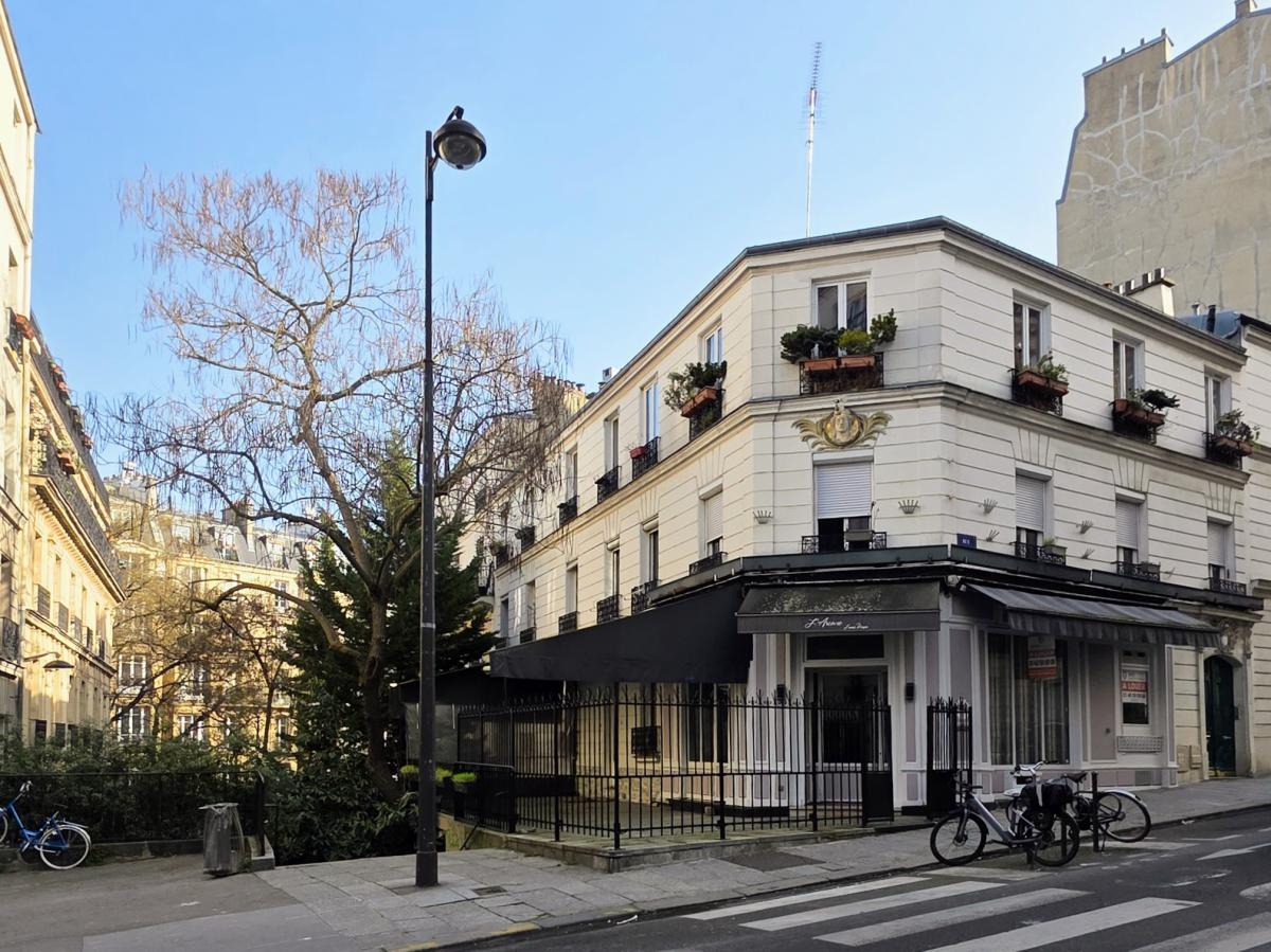 Lamarck appartement rénové lumineux 2 ch + cave