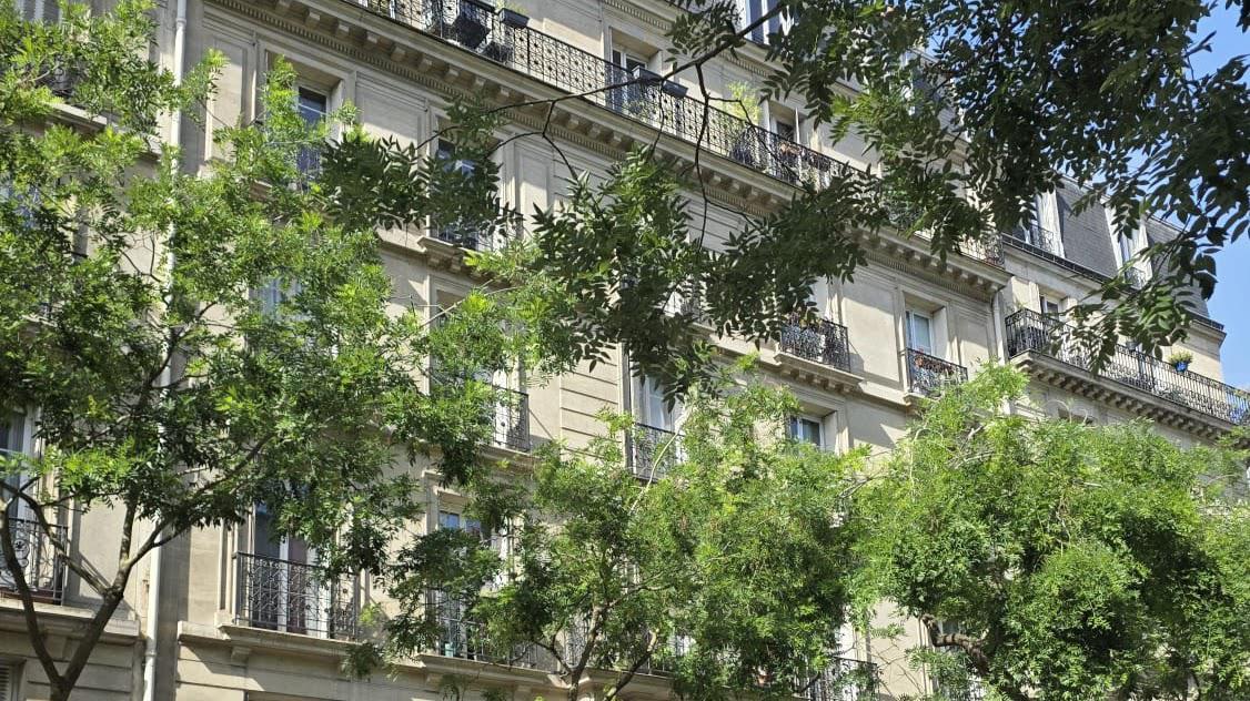 Haussmann-style apartment, 2 bedrooms, elevator