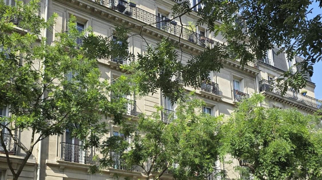 Haussmann-style apartment, 2 bedrooms, elevator