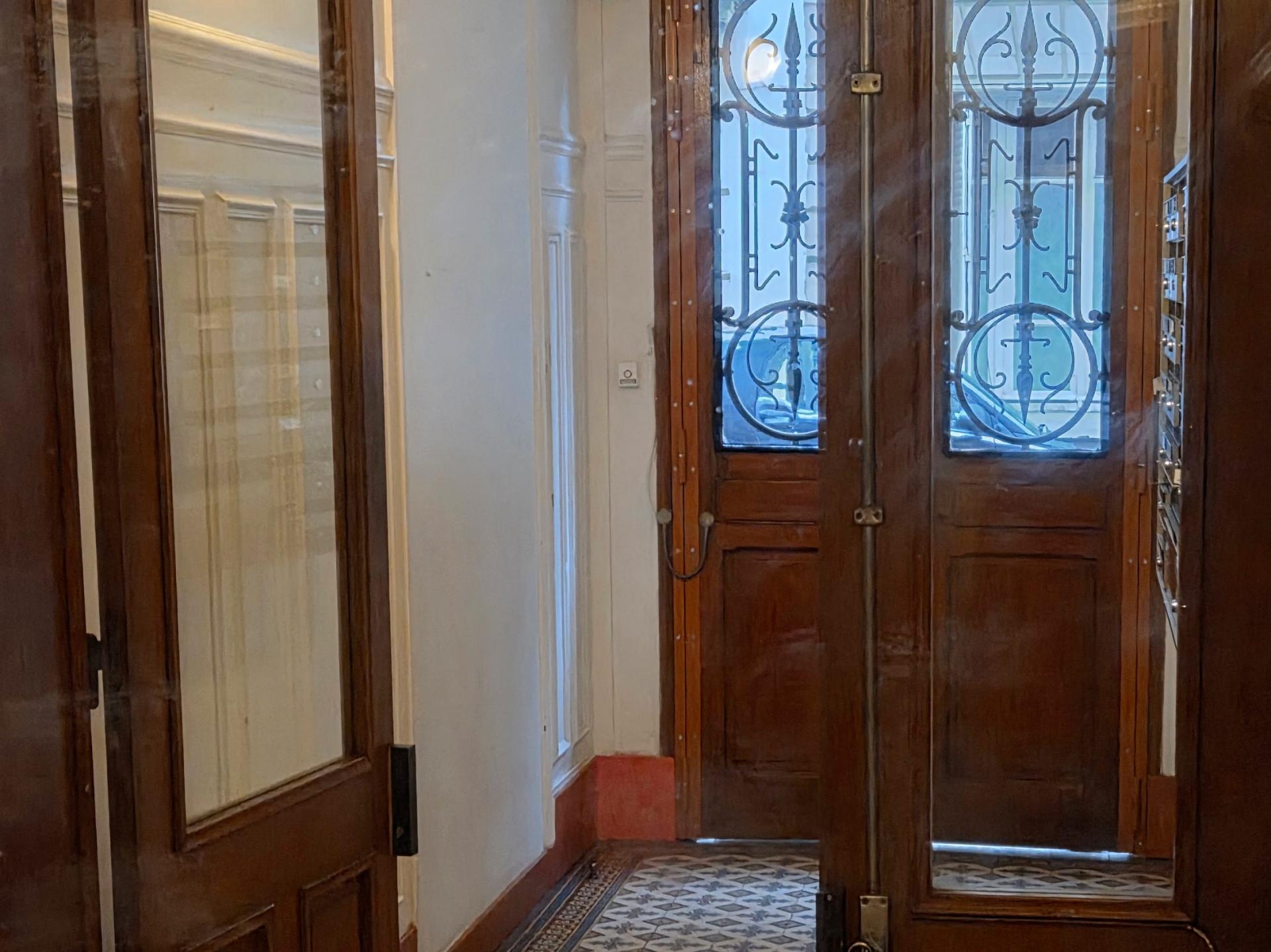 Studio apartment to renovate, 19m2, overlooking courtyard