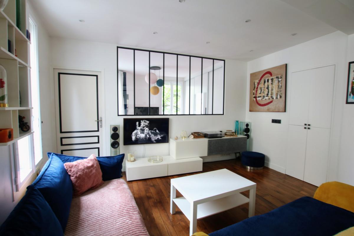 Montmartre: Renovated 2-bedroom apartment + storage room