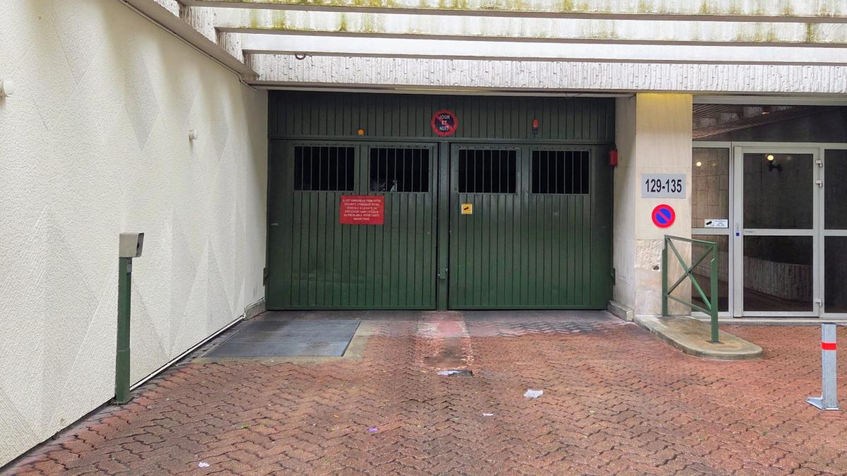 Alésia double garage couvert à vendre, libre