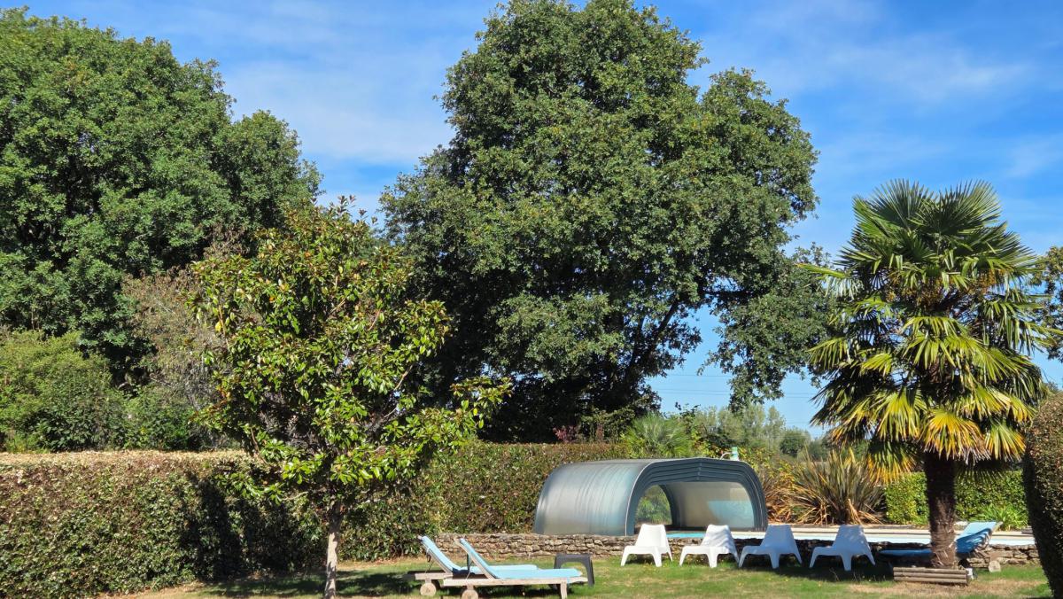 Maison ancienne rénovée jardin piscine