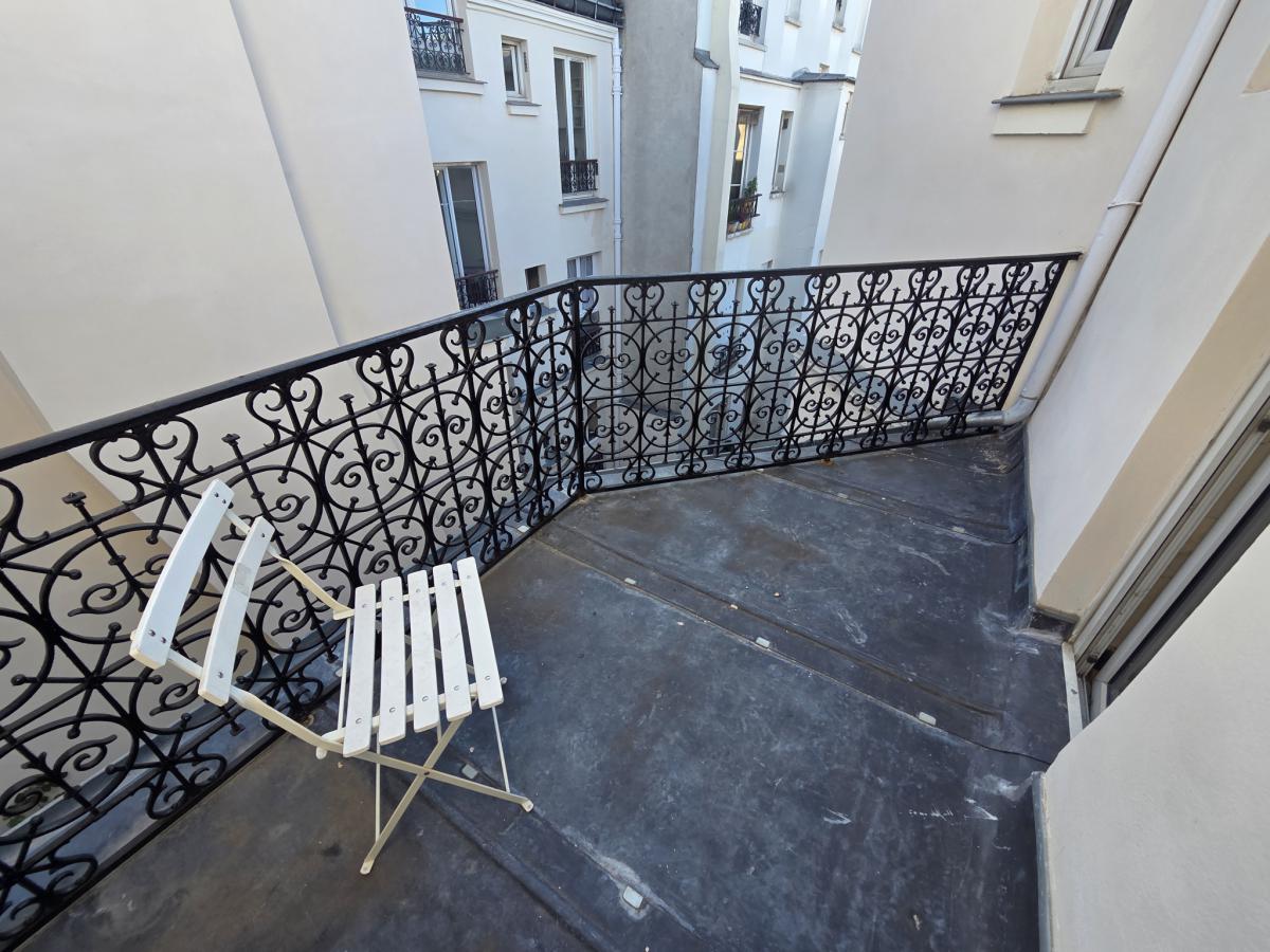 La Butte-aux-Cailles appartement-terrasse T1 bis à rénover
