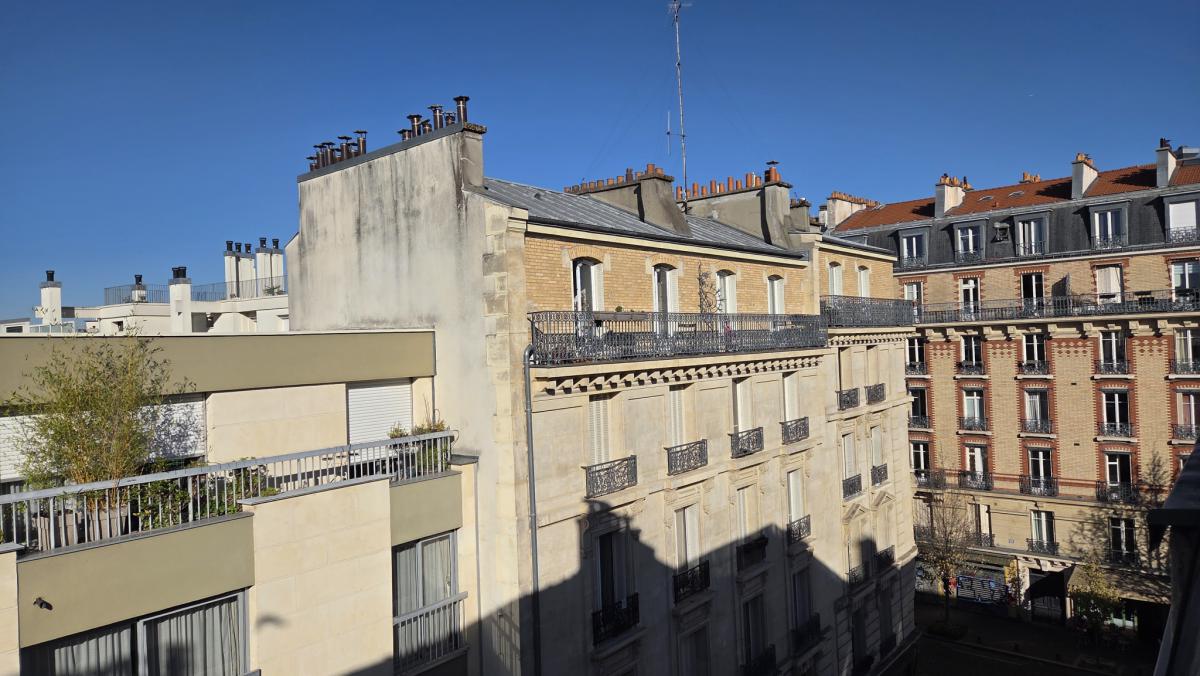 La Butte-aux-Cailles appartement-terrasse T1 bis à rénover