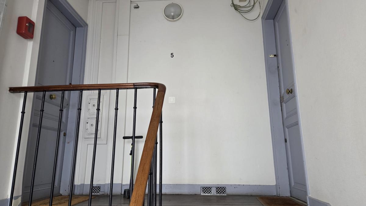 La Butte-aux-Cailles appartement-terrasse T1 bis à rénover
