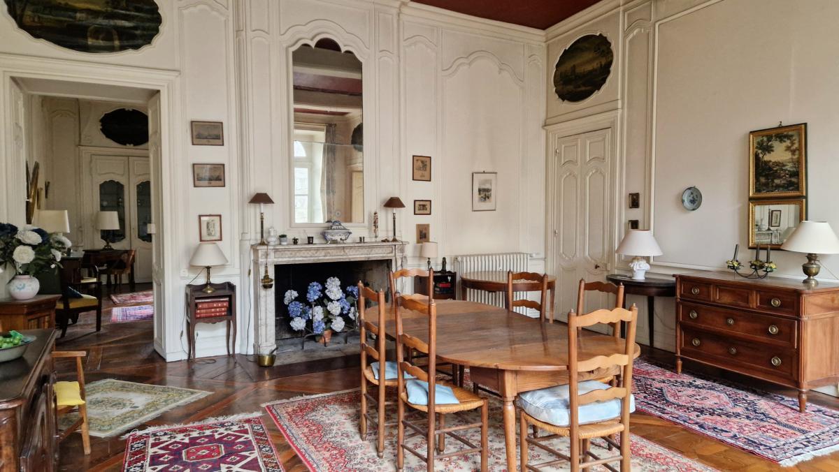 Intra-muros bel appartement ancien lumineux