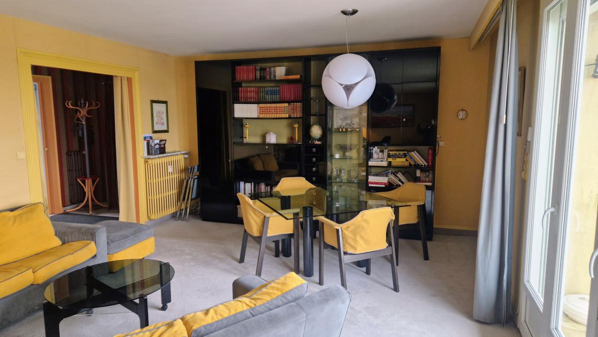 Apartment with balcony and terrace overlooking the Loire River +