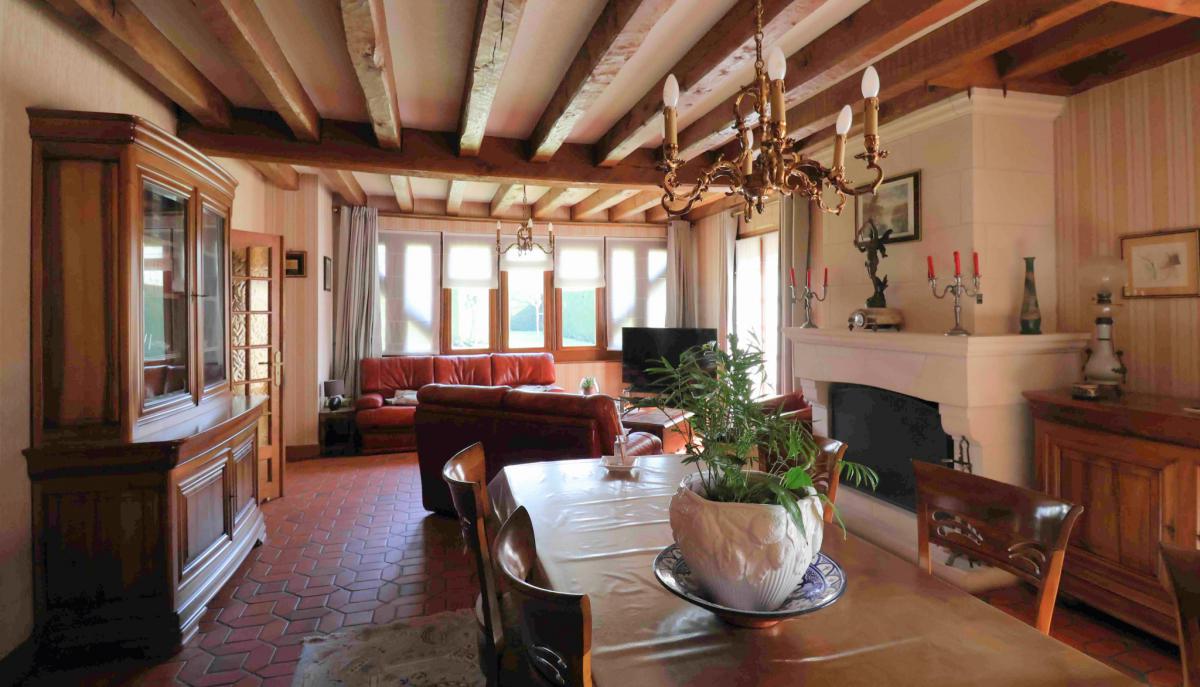 Downtown Solognote-style house with 5 bedrooms, pool, and garage